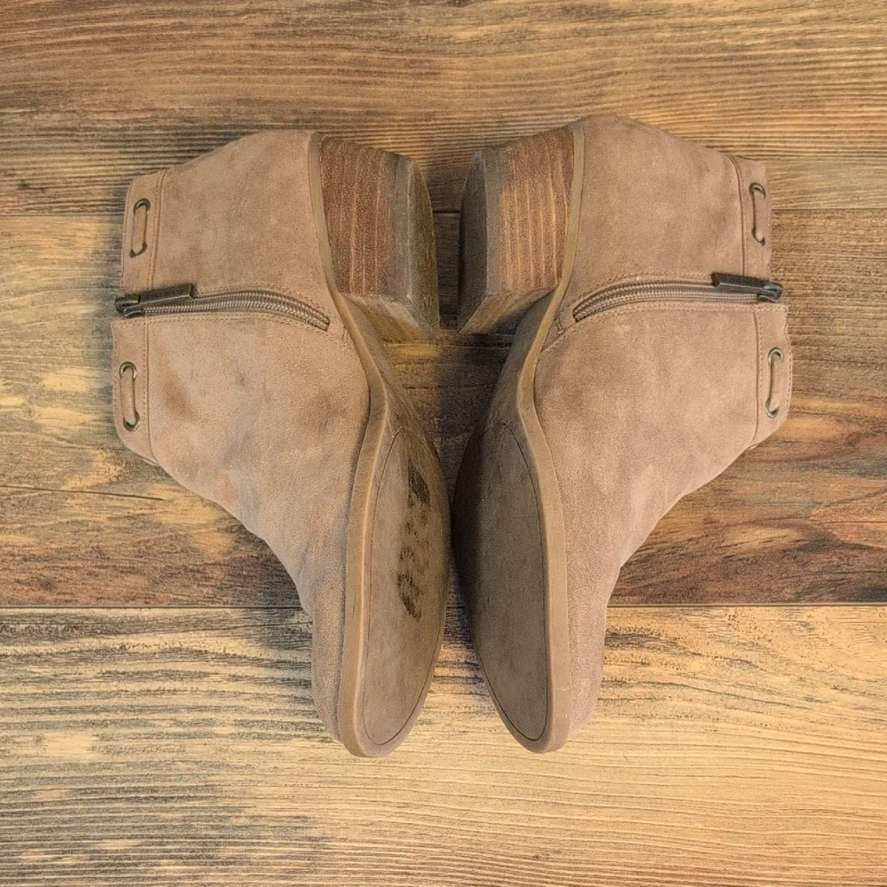 Nine West Tan Suede-like Kader Ankle Booties 10M